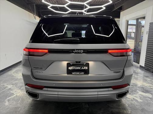 2022 Jeep Grand Cherokee Summit
