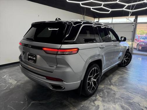 2022 Jeep Grand Cherokee Summit