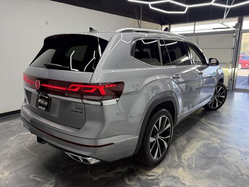 Pure Gray 2026 Volkswagen Atlas 2.0T SEL Premium R-Line 4MOTION