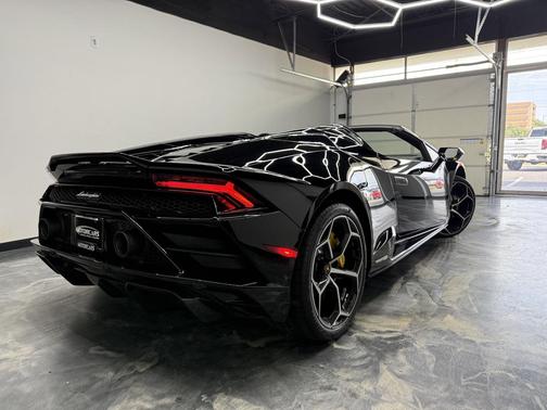 Black 2022 Lamborghini Huracan EVO Spyder RWD