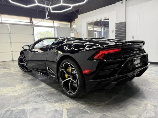 Black 2022 Lamborghini Huracan EVO Spyder RWD