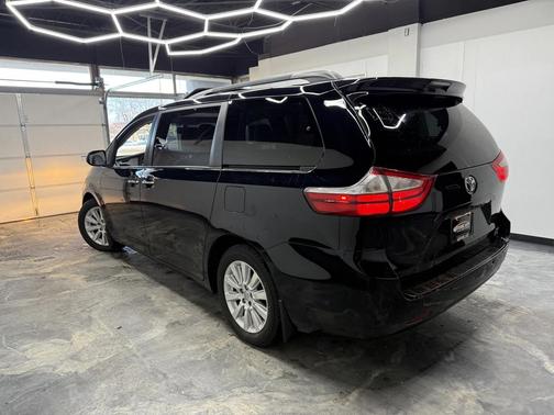 2016 Toyota Sienna XLE