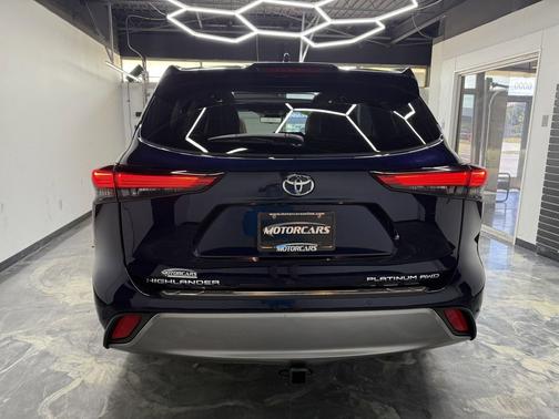2022 Toyota Highlander Platinum