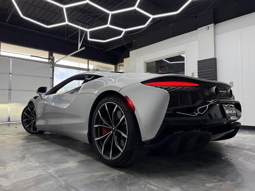 2023 McLaren Artura 
