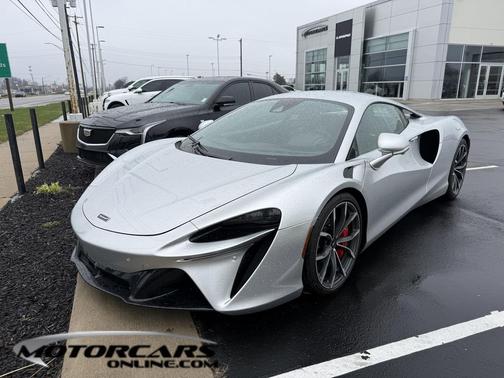 2023 McLaren Artura 