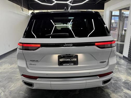2022 Jeep Grand Cherokee Summit