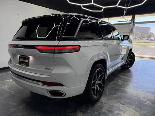 2022 Jeep Grand Cherokee Summit