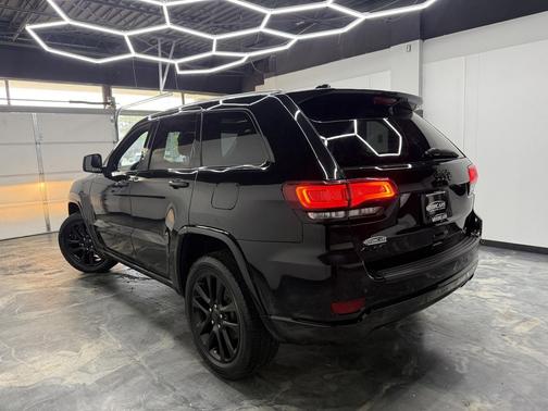 Diamond Black Crystal Pearlcoat 2018 Jeep Grand Cherokee Altitude