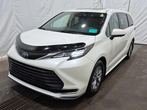2021 Toyota Sienna XLE 7 Passenger