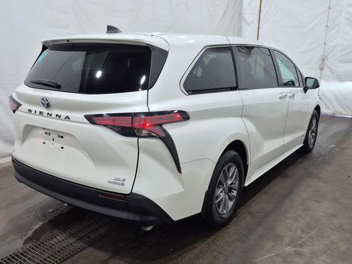 2021 Toyota Sienna XLE 7 Passenger
