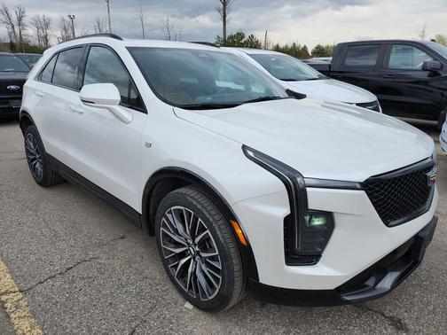 Crystal White Tricoat 2024 Cadillac XT4 Sport