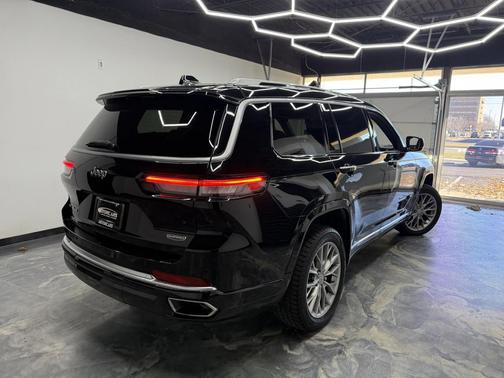 2022 Jeep Grand Cherokee Summit