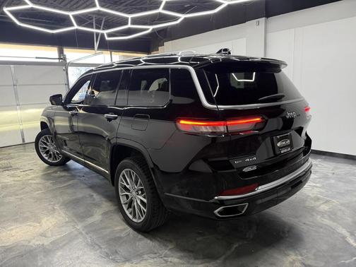 2022 Jeep Grand Cherokee Summit