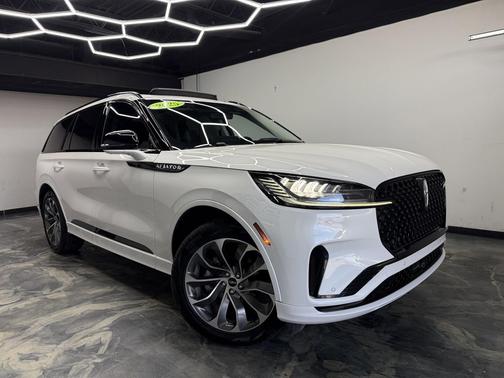 Pristine White Metallic Tri-Coat 2025 Lincoln Aviator Premiere