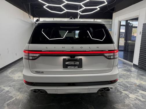 Pristine White Metallic Tri-Coat 2025 Lincoln Aviator Premiere