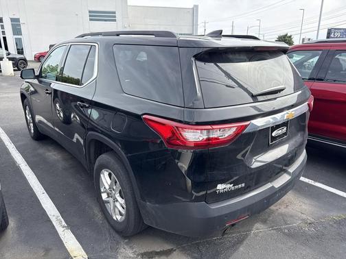 Mosaic Black Metallic 2020 Chevrolet Traverse LT Cloth