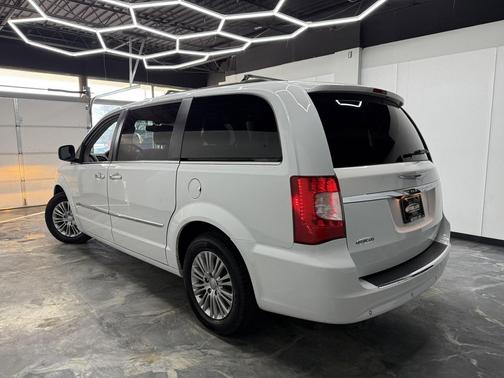 2015 Chrysler Town & Country Touring-L