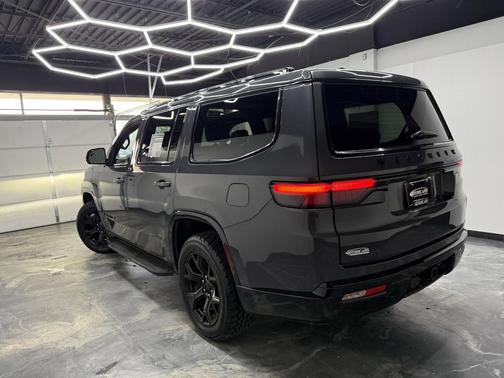 Baltic Grey Metallic 2024 Jeep Wagoneer Series II Carbide