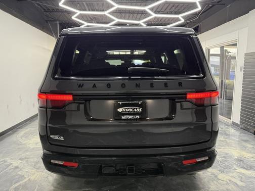 Baltic Grey Metallic 2024 Jeep Wagoneer Series II Carbide