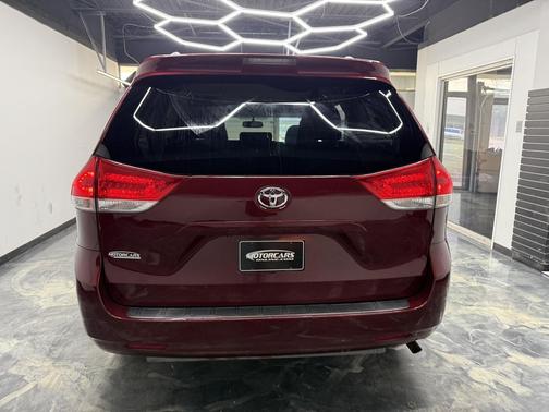 Salsa Red Pearl 2012 Toyota Sienna LE