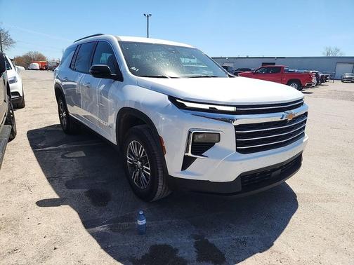 Summit White 2025 Chevrolet Traverse LT