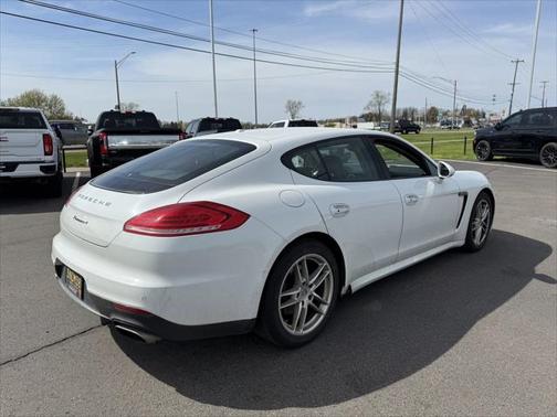 2015 Porsche Panamera 4