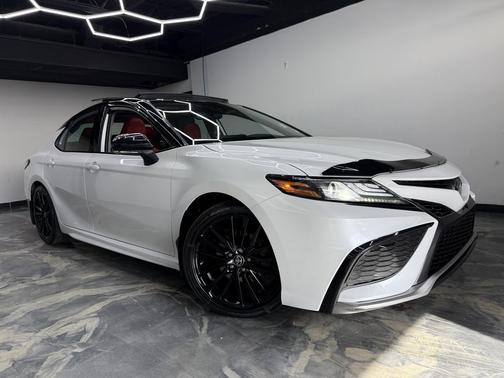 Wind Chill Pearl w Black Roof 2023 Toyota Camry XSE
