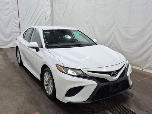 Super White 2020 Toyota Camry SE