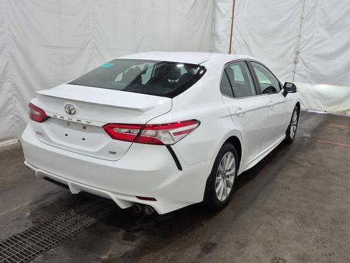 Super White 2020 Toyota Camry SE