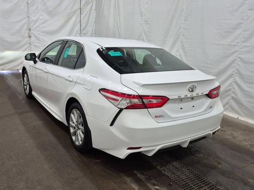 Super White 2020 Toyota Camry SE