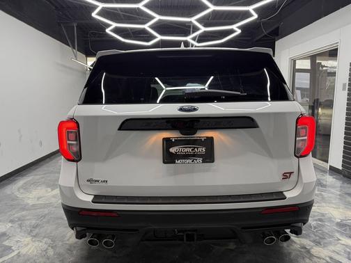 Star White Metallic Tri-Coat 2023 Ford Explorer ST