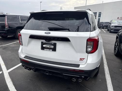 Star White Metallic Tri-Coat 2023 Ford Explorer ST