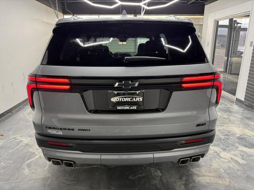 Sterling Grey Metallic 2026 Chevrolet Traverse Z71