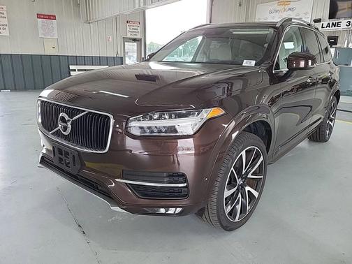 2018 Volvo XC90 T6 Momentum