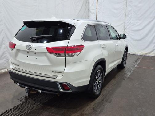 Blizzard Pearl 2017 Toyota Highlander XLE