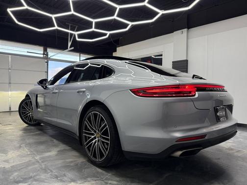 2019 Porsche Panamera 4