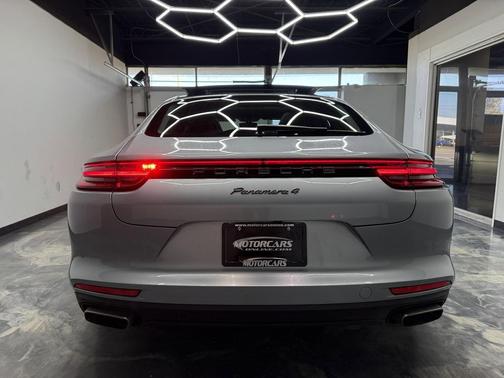 2019 Porsche Panamera 4