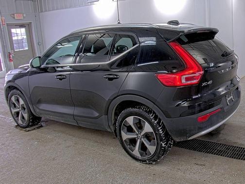 2024 Volvo XC40 B5 Plus Bright Theme