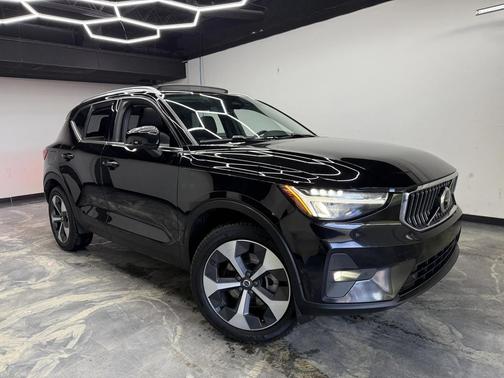 2024 Volvo XC40 B5 Plus Bright Theme