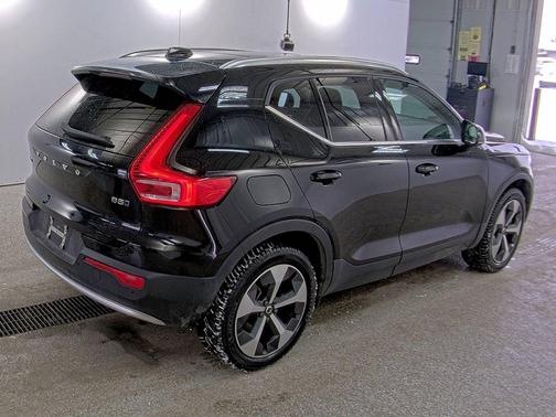 2024 Volvo XC40 B5 Plus Bright Theme