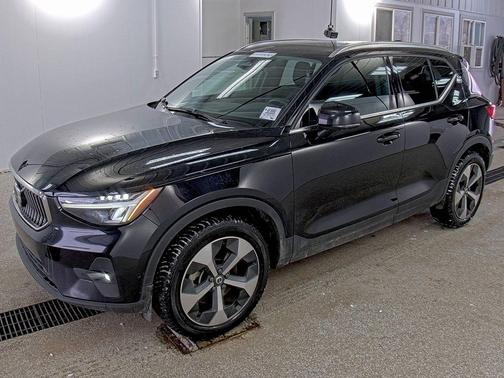 2024 Volvo XC40 B5 Plus Bright Theme