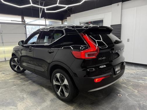 2024 Volvo XC40 B5 Plus Bright Theme