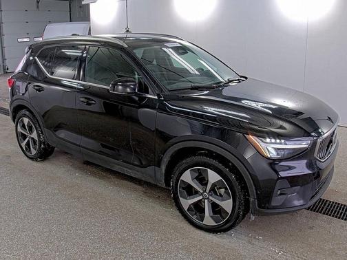 2024 Volvo XC40 B5 Plus Bright Theme