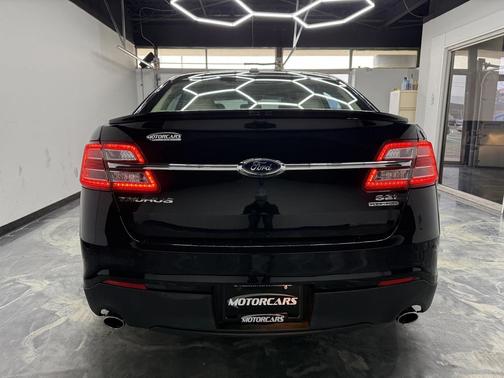 White Platinum Metallic Tri-Coat 2015 Ford Taurus SEL