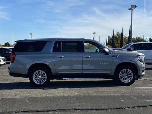 2024 GMC Yukon XL SLT