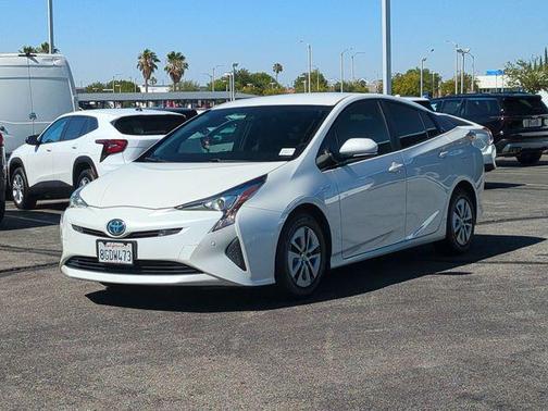 Blizzard Pearl 2018 Toyota Prius Two