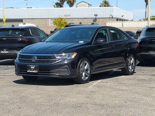 Deep Black 2024 Volkswagen Jetta 1.5T SE