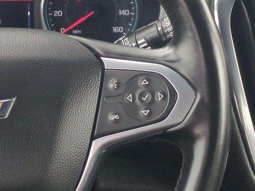 Summit White 2023 Chevrolet Traverse LT Cloth