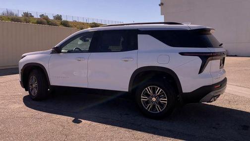 Summit White 2026 Chevrolet Traverse LT