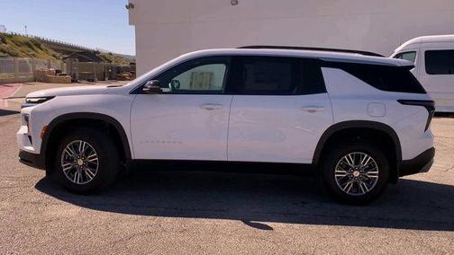 Summit White 2026 Chevrolet Traverse LT